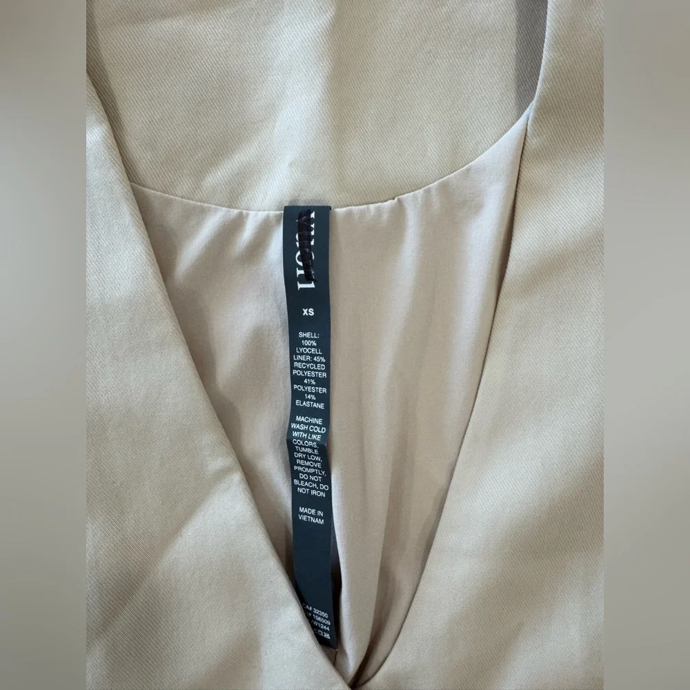 Vuori Women's Beige Coastline Vest. - Picture 2 of 5